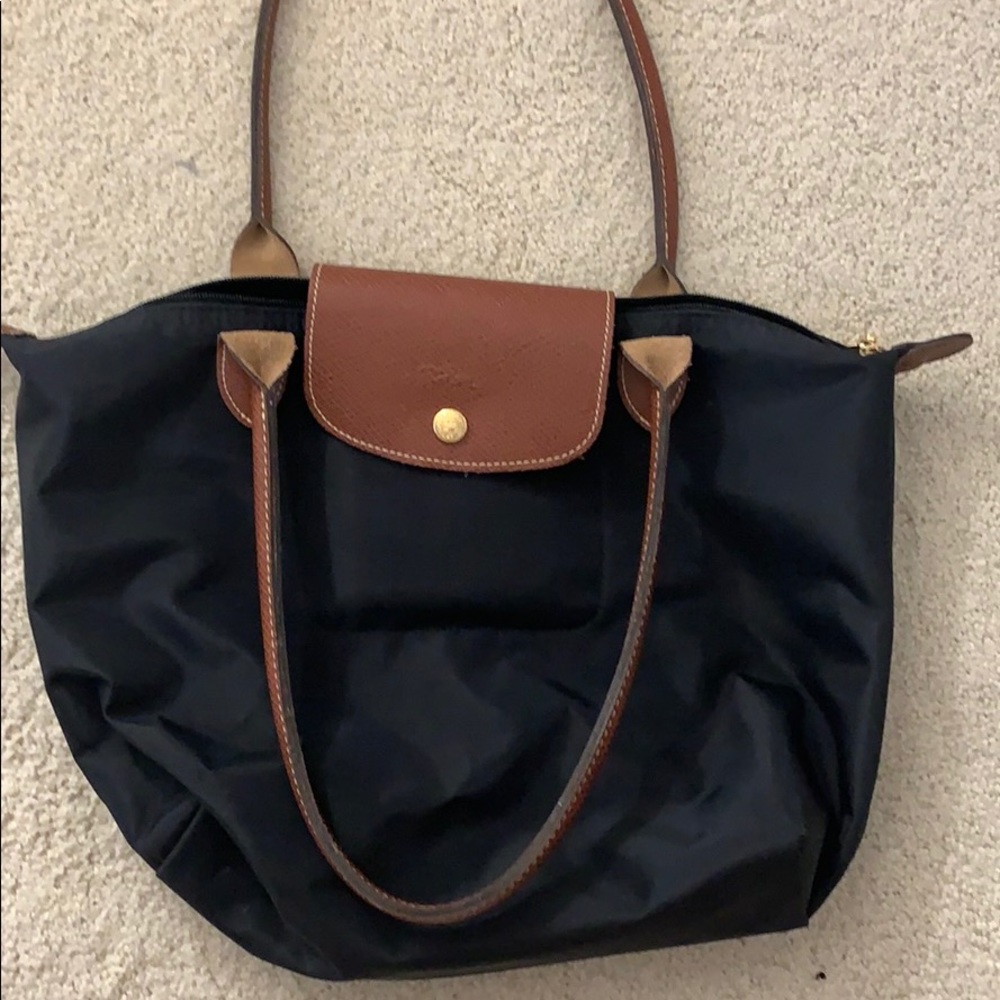 MEDIUM BLACK LONGCHAMP BAG